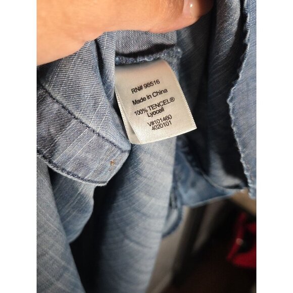 Coldwater Creek Small (8)Denim Chambray Long Sleeve Button Down Shirt Women's - Picture 3 of 5